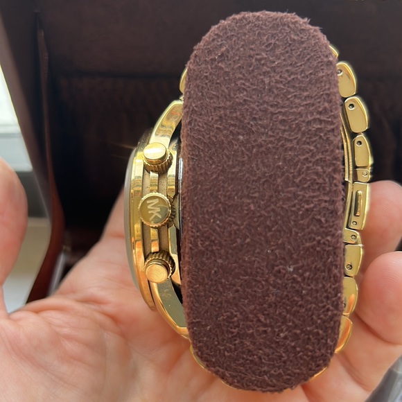 Michael Kors Runway gold chronograph unisex watch - excellent condition - Picture 4 of 8